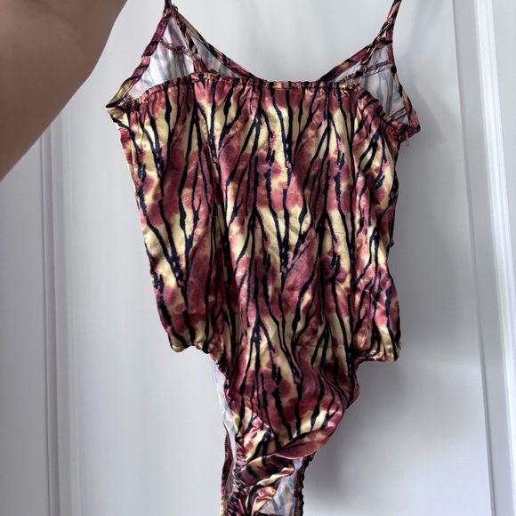 PLT Tiger Costume - Picture 4 of 7